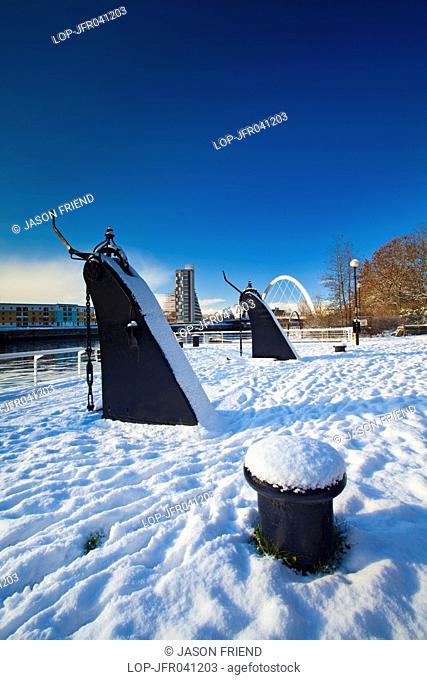 Scotland, City of Glasgow, Glasgow. View over the Clyde Quayside redevelopment area covered in snow towards Glasgow's Clyde Arc bridge