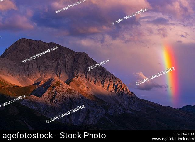 Rainbow in the Massif of Las Ubiñas between Asturias and Leon. In the Natural Parks of Las Ubiñas-La Mesa in Asturias and the Natural Park of Babia y Luna in...