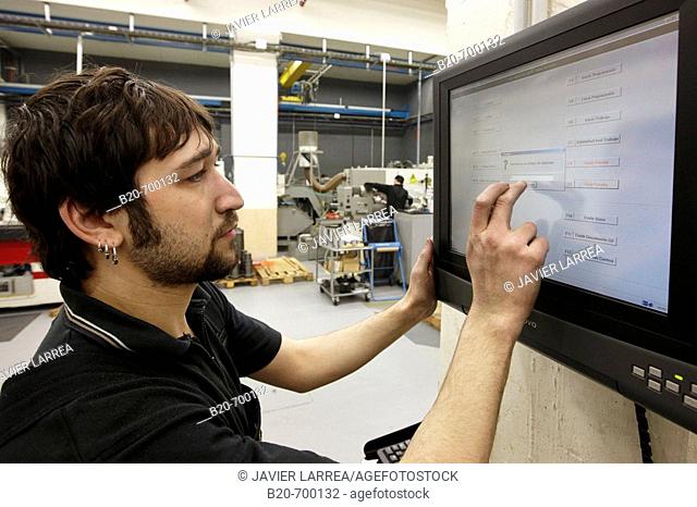 Registration control in production by imaging on touch screen, spindle manufacturing. Mendaro, Gipuzkoa, Euskadi, Spain