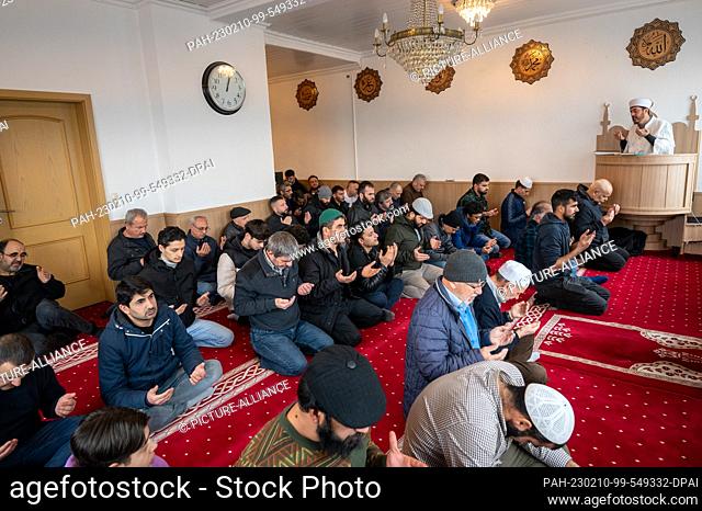 10 February 2023, Rhineland-Palatinate, Konz: Imam Fevzettin Sönmez speaks at the Friday prayer in the Haci Bayram Camii (mosque)