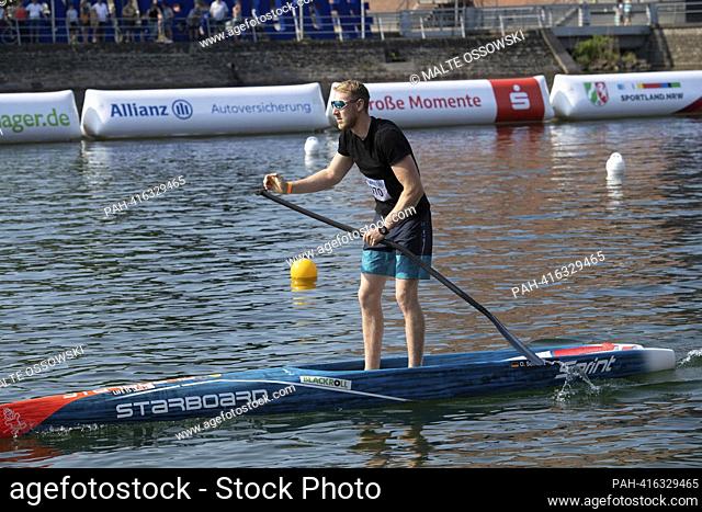 Ole SCHWARZ (WSV Blau-Weiss Bonn), winner, 1st place, gold medal, action, men's stand up paddling, canoe competitions on July 9th, 2023 in Duisburg/ Germany