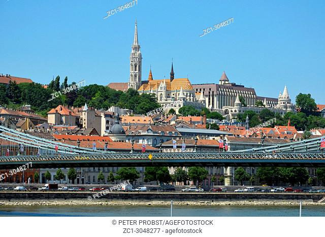 View of the Chain bridge over the Danube river to the historic buildings in the Buda disdrict with Matyas church and Fishermen's Bastion in Budapest - Hungary