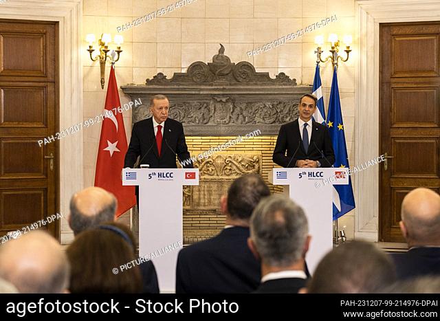 07 December 2023, Greece, Athen: Turkish President Recep Tayyip Erdogan (l) and Greek Prime Minister Kyriakos Mitsotakis hold a joint press conference after...