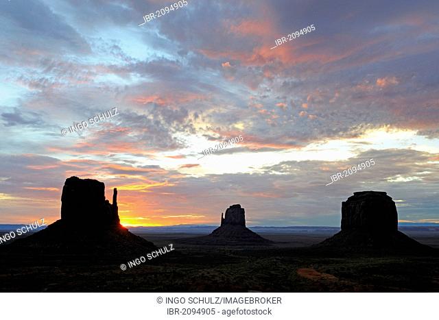 The Mitten Buttes at sunrise, Monument Valley, Arizona, USA