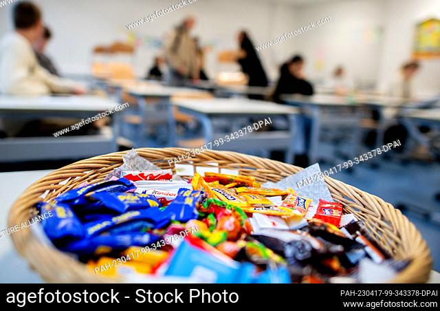 17 April 2023, Lower Saxony, Oldenburg: A basket of various sweets stands on a table at the Graf-Anton-Günther-Schule (GAG) before the start of the written...