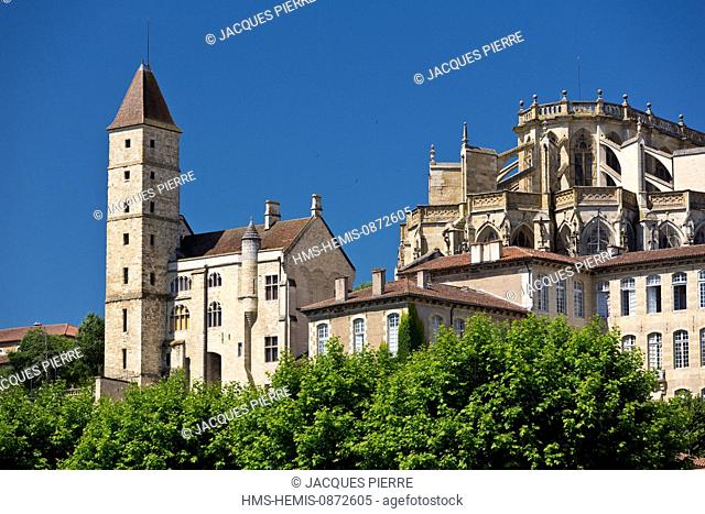 France, Gers, Auch, stop on El Camino de Santiago, Tour d'Armagnac and St Marie Cathedral dated 15th-17th centuries in the upper part of the town dominating...