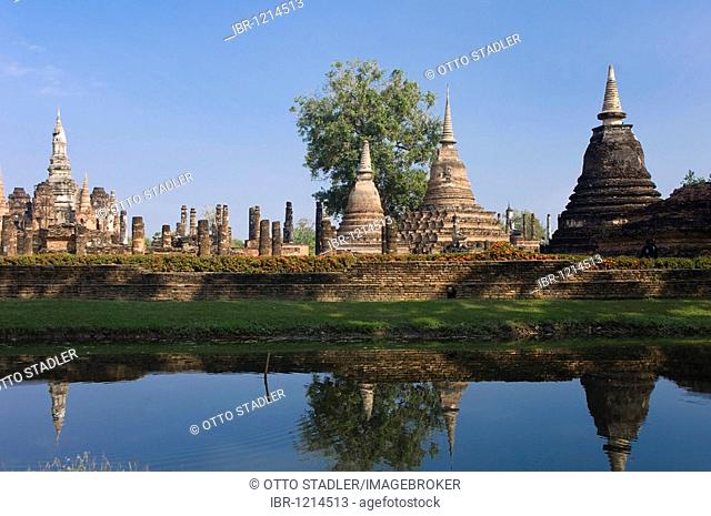 Wat Mahathat Temple, reflected in pond, Sukhothai, Thailand, Asia