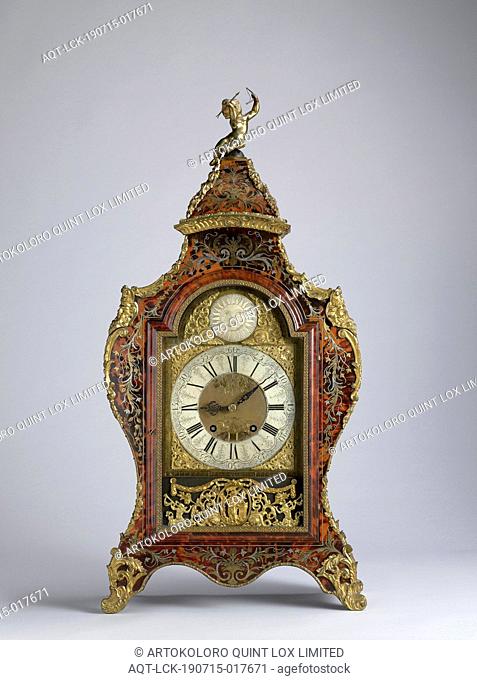 Table clock or console clock, veneered with copper and tin marquetry on a turtle fond, Table clock or console clock made of oak