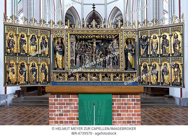 Lotse Retable, Gothic winged altar with central sandstone relief of the Crucifixion, Schwerin Cathedral St. Marien and St