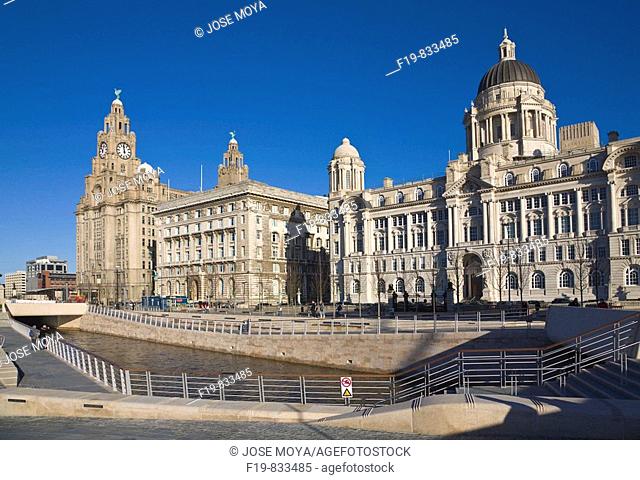 Three Graces and Leeds Liverpool Canal, Waterfront, Liverpool, Merseyside, England