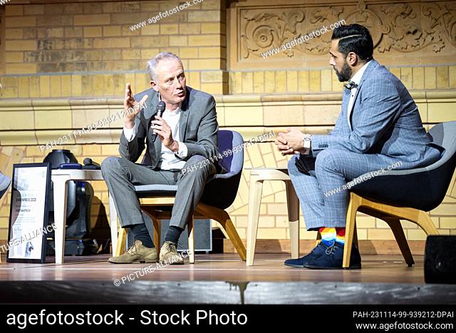 13 November 2023, Berlin: Honorary award winner Christian Streich (l), soccer coach of SC Freiburg, speaks on stage with presenter Behzad Borhani at the Julius...