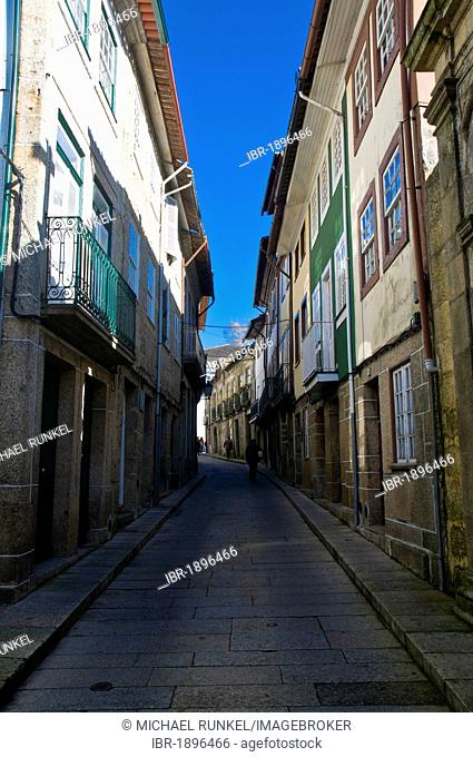 Alley in the old town, UNESCO Word Heritage Site, Guimarães, Portugal, Europe