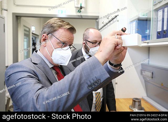 16 September 2021, Thuringia, Hermsdorf: Bodo Ramelow (Die Linke), Thuringia's Minister President, looks through an alumina honeycomb at the opening of the...