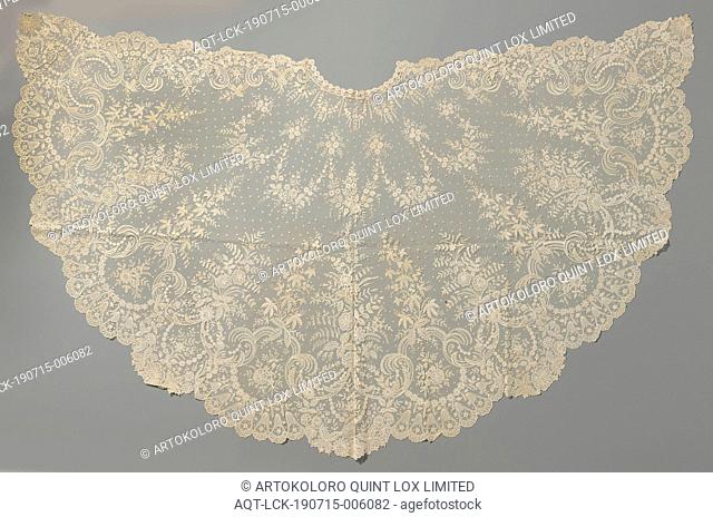 Semicircular scarf made of appliqué lace with garlands and bouquets placed in a radius, Natural-colored appliqué scarf: bobbin lace with single needle lace...