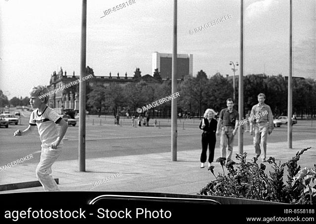 GDR, Berlin, 22 September 1989, view from the ice cream parlour in the Palace of the Republic, Unter den Linden, Armoury