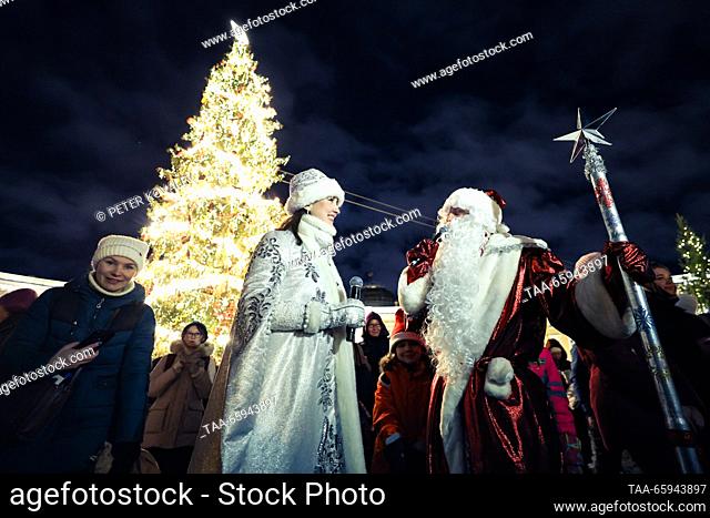 RUSSIA, ST PETERSBURG - DECEMBER 20, 2023: Entertainers dressed as Snow Maiden and Father Frost perform during a ceremony to light up the main Christmas tree of...