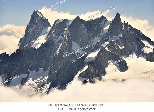 Grandes Jorasses 4208 m desde la Aiguille du Midi Chamonix, Francia