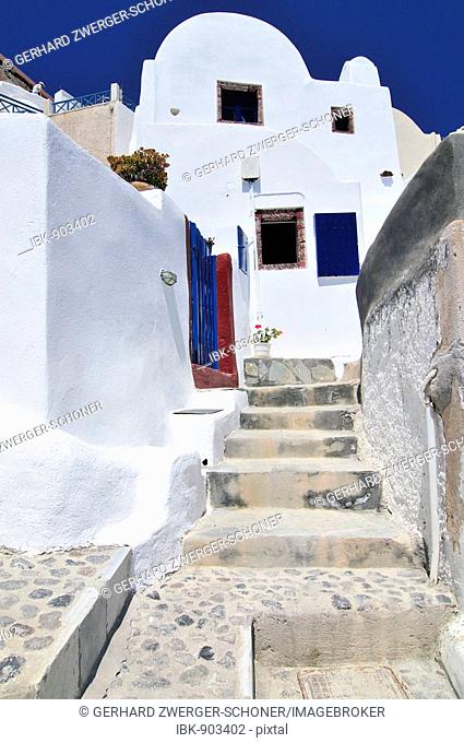 Houses and stairway in a typical Cycladic architectural style, Oia, Ia, Santorini, Cyclades, Greece, Europe