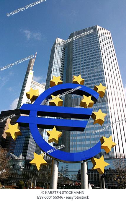 Eurozeichen vorm EZB-Tower