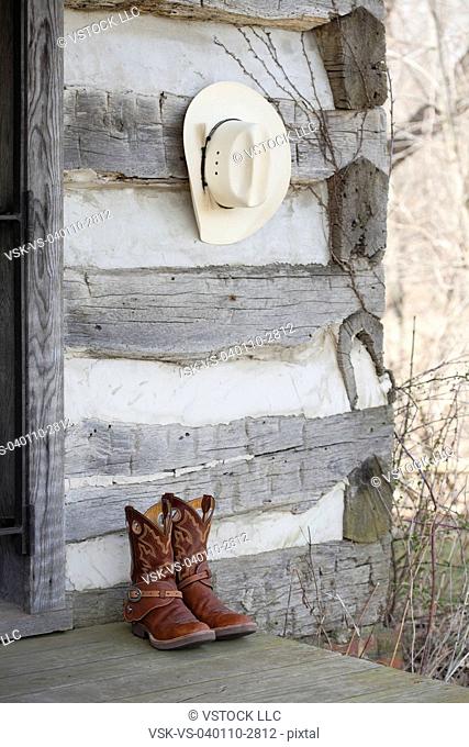 USA, Illinois, Metamora, Pair of cowboy boots and cowboy hat in front of old building