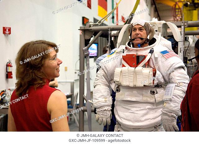 Astronaut Robert S. (Shane) Kimbrough, STS-126 mission specialist, awaits the start of a training session in the waters of the Neutral Buoyancy Laboratory (NBL)...