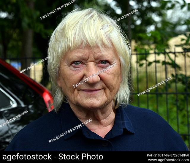 17 August 2021, Brandenburg, Beelitz: Actress Carmen Maja Antoni attends the funeral service for Herbert Köfer. The actor died on July 24 at the age of 100