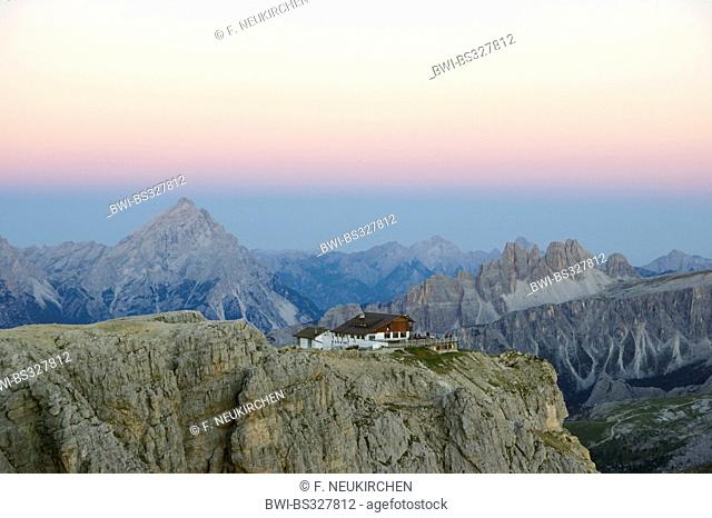 view from Kleiner Lagazuoi to rifugio Lagazuoi with Antelao and Croda da Lago, Cima Preti, Monte Duranno in backround, Italy, Dolomites