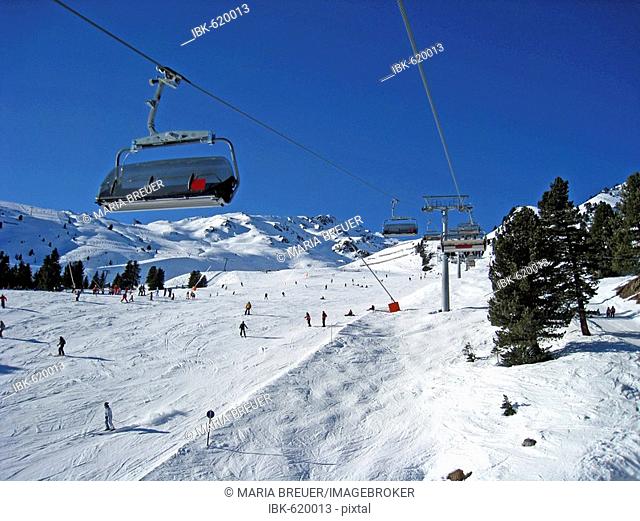 Ski lift, chairlift, ski run, Kaltenbach ski area, Zillertal, Tirol, Austria, Europe