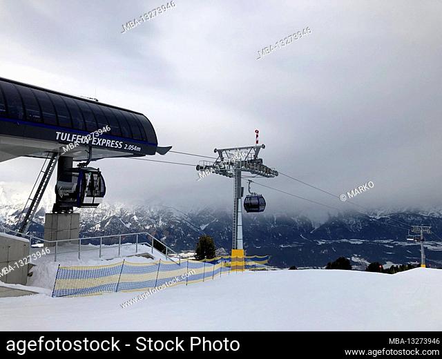 Tulfeinexpress mountain station, Kombibahn, Glungezer ski area, winter landscape, Nordkette, Tulfes, Inn Valley, Innsbruck, Tyrol, Austria