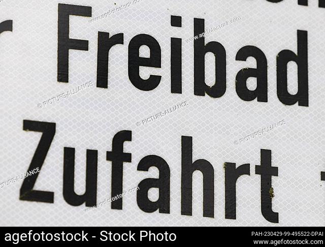 28 April 2023, North Rhine-Westphalia, Paderborn: ""Freibad Zufahrt"" is written on a traffic sign in front of the Rolandsbad outdoor pool at the start of the...