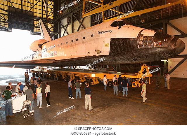 08/24/2000 -- The orbiter Discovery reaches its destination, the transfer aisle of the Vehicle Assembly Building. There it will be lifted to vertical
