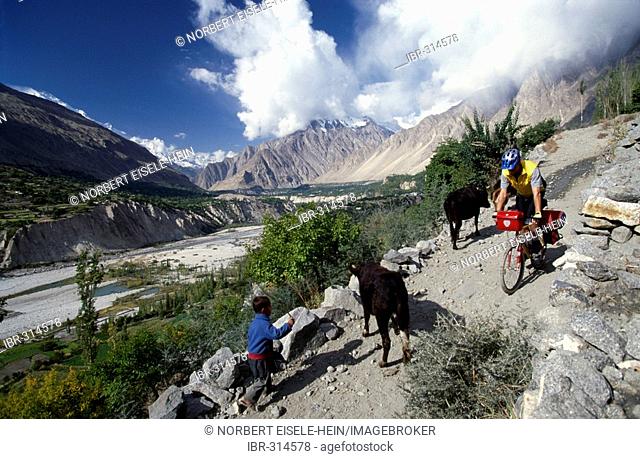 Mountainbiker, Karimabad, Northern Provinces, Pakistan, Asia