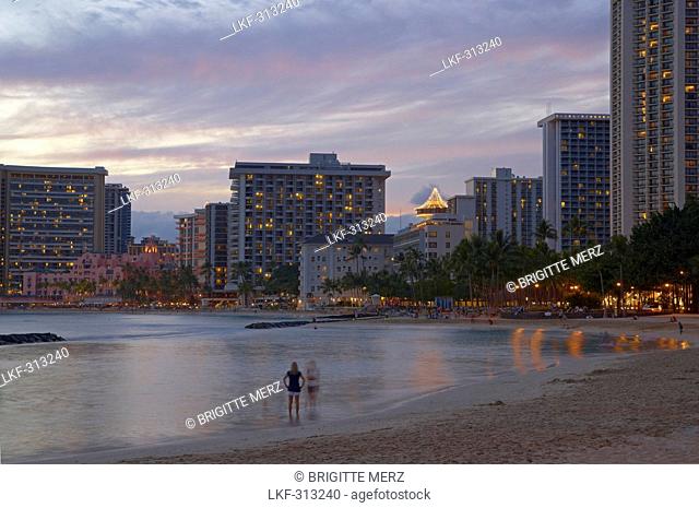 Hotels at the beach in the evening, Waikiki Beach, Honolulu, Oahu, Hawaii, USA, America