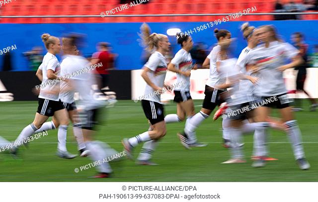 12 June 2019, France (France), Valenciennes: Football, women: WM, Germany - Spain, preliminary round, Group B, 2nd matchday