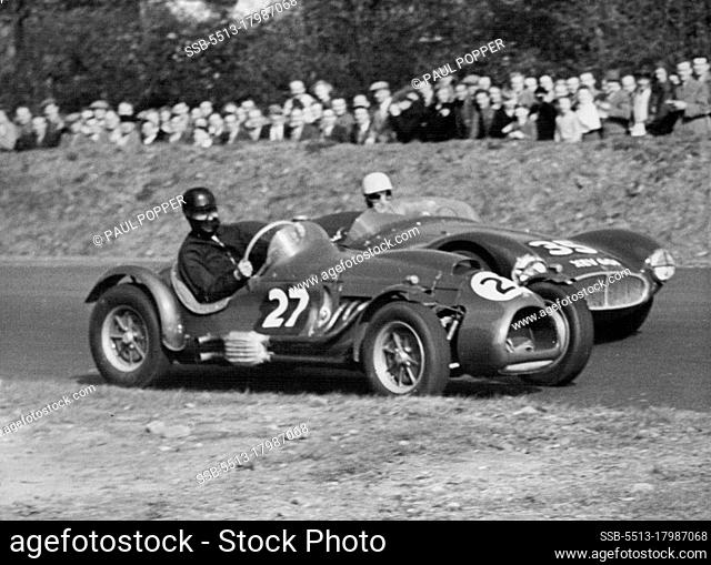 British Empire Trophy Race - T.A.D. Crook in a cooper-Bristol who led in heat 2 class B, Almost to the last lap, is beaten by Roy Salvadori (No