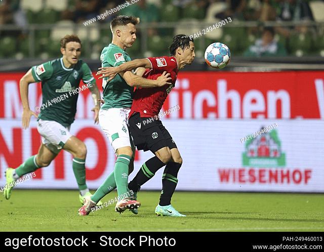 firo: 24.07.2021, Fuvuball, 2nd Bundesliga, season 2021/2022, Werder Bremen - Hanover 96 1: 1 duels, Johannes Eggestein versus Sei Muroya