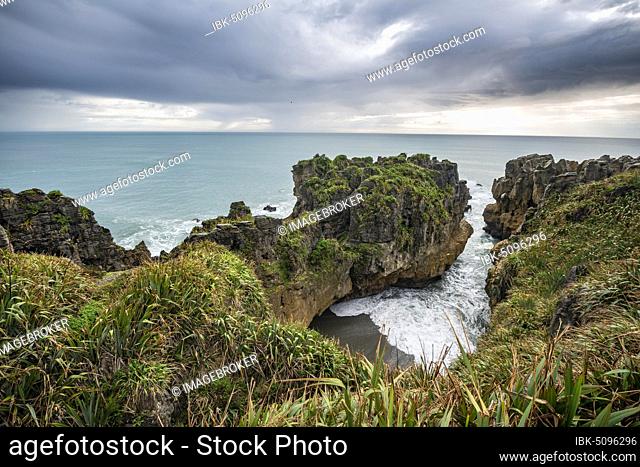 Bay with sandstone rocks, rock formation Pancake Rocks, Paparoa National Park, Punakaiki, West Coast, South Island, New Zealand, Oceania