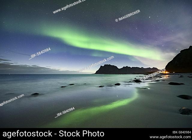 Northern lights at Uttakleiv Beach, Leknes, Lofoten, Nordland, Norway, Europe