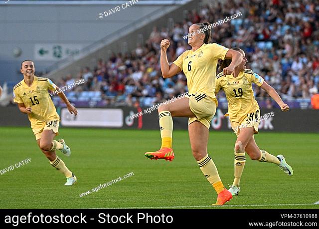 Belgium's Tine De Caigny celebrates after scoring during a game between Belgium's national women's soccer team the Red Flames and Italy, in Manchester
