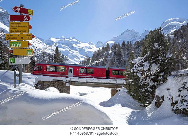 Engadin, Engadine, RHB, Morteratsch, winter, canton, GR, Graubünden, Grisons, Upper Engadine, Piz Bernina, Piz Palü, Bernina, railway, train, railroad