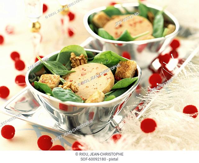 Spinach salad with foie gras, walnuts and croutons
