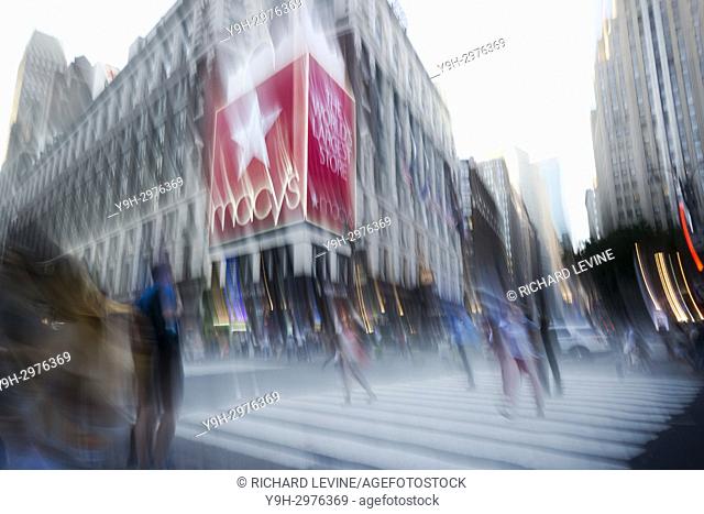 Macy's department store in New York on Tuesday, August 8, 2017. Macy's is scheduled to report second-quarter earnings on August 10. (© Richard B