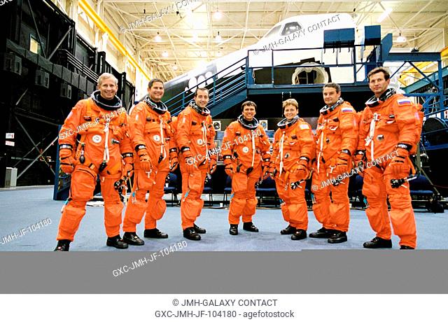The STS-111 and Expedition Five crews, attired in training versions of the full-pressure launch and entry suit, pose for a group photo prior to a training...