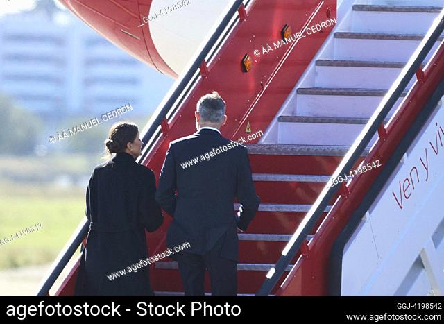 El rey Felipe VI de España, la reina Letizia de España, asiste a la salida a Dinamarca durante 3 días de visita al aeropuerto Adolfo Suarez-Madrid Barajas el 6...