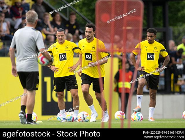 29 June 2022, North Rhine-Westphalia, Dortmund: Soccer: Bundesliga, Borussia Dortmund's first public training session at the club's own training ground