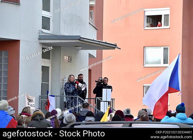 A crowd of about 200 demonstrators, waving flags and banners, for children's immediate return to schools was held in the Brno-Medlanky neighbourhood today