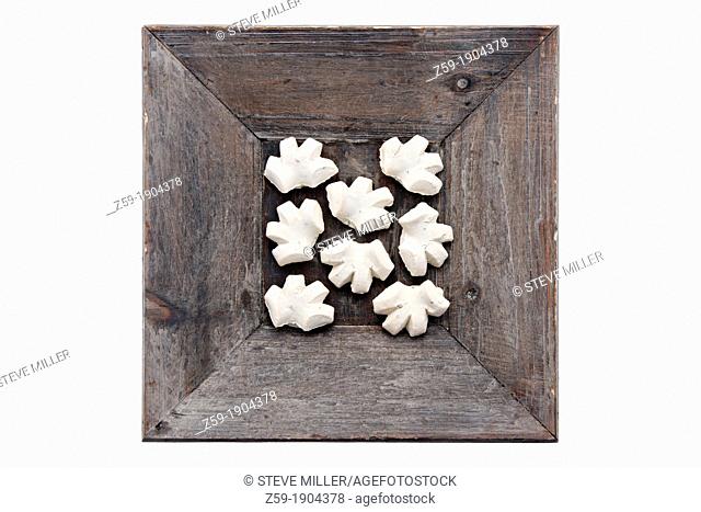 clip image - anise flavoured christmas cookies in wooden bowl