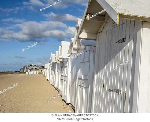 Cabines de bain, Plage de Courseulles-sur-Mer, Calvados, Normandie, France
