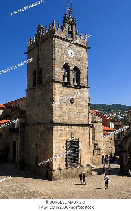 Portugal, Minho region, Guimaraes, town listed as World Heritage by UNESCO, belltower of Nossa Senhora da Oliveira Church and Largo da Oliveira