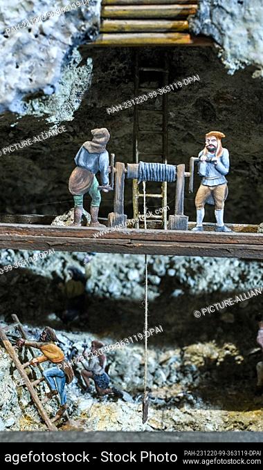 20 December 2023, Saxony, Drebach: A diorama illustrates mining in the Ore Mountains in the new mining labyrinth at Scharfenstein Castle